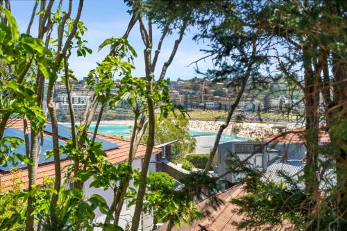 North Bondi 2BR - Beach Balcony - King & Queen - AC in North Bondi