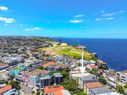 North Bondi 2BR - Beach Balcony - King & Queen - AC in North Bondi