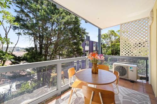 North Bondi 2BR - Beach Balcony - King & Queen - AC in North Bondi