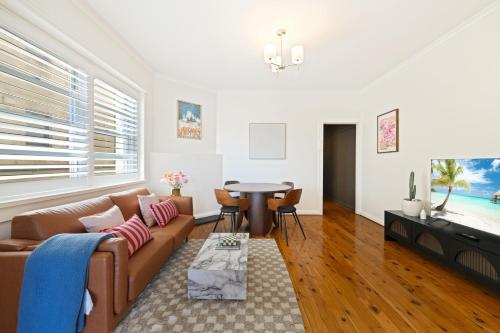North Bondi 2BR - Beach Balcony - King & Queen - AC in North Bondi
