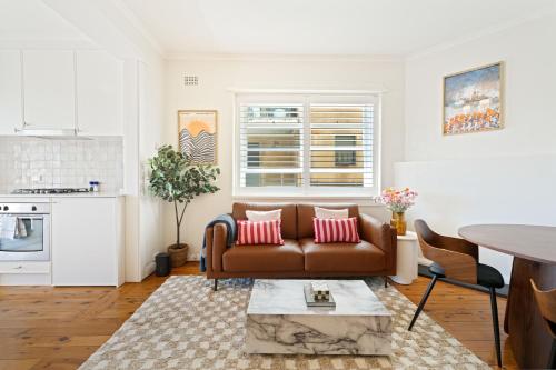 North Bondi 2BR - Beach Balcony - King & Queen - AC in North Bondi