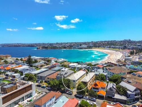 North Bondi 2BR - Beach Balcony - King & Queen - AC in North Bondi