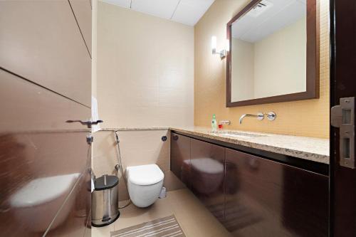 VayK - Spacious 2BR with Private Gym & Beach Access - image 10