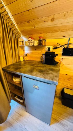 Tiny A-Frame Cabin with Private Hot Tub & Views - Perfect for 2 in Valea Mare Pravat