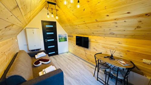 Tiny A-Frame Cabin with Private Hot Tub & Views - Perfect for 2 in Valea Mare Pravat