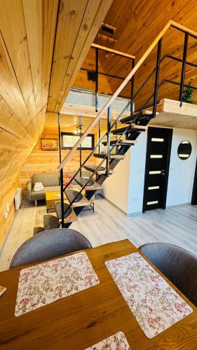 Secluded A-Frame Cabin with Private Hot Tub & Views - IezerVenture in Valea Mare Pravat