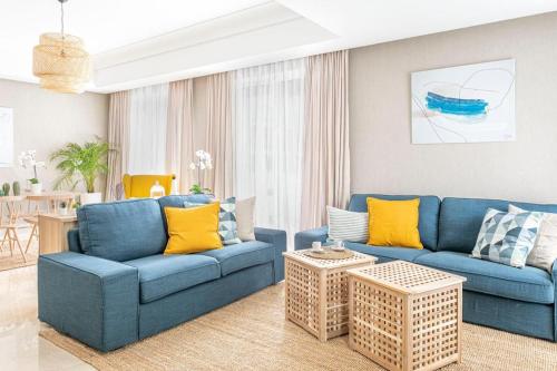 CFC, cozy 2 bedrooms apartment living room – khách sạn tại El Oulfa