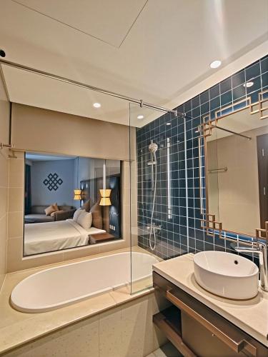 room detail thumbnail 2