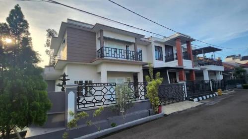Home trevel suga in Kemang