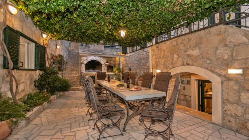 Villa Elizabeta Makarska by Villas Guide - image 2