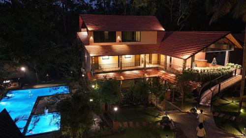 Athirapilly On The Rocks