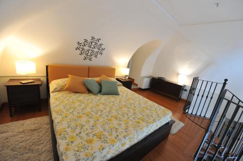 1 queen bed, 1 sofa bed