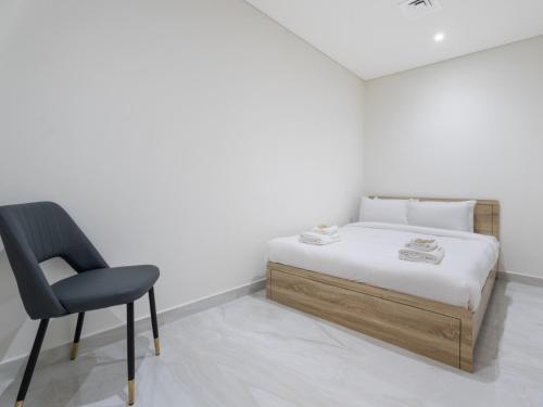 Blissful Retreat 1BR with 1GR Study Sleeps 4 in Gemz 05 - image 9