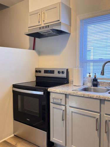 Freshly Renovated 3 Bedroom House with 4 Beds in 科諾沙