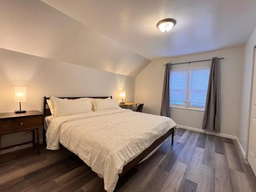 Freshly Renovated 3 Bedroom House with 4 Beds in 科諾沙