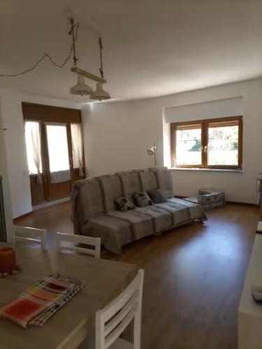 La lanterna in 德利納