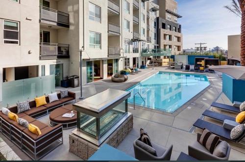 Spacious 2 Bedroom 2 Bathroom Unit Great Location - Santa Monica, CA