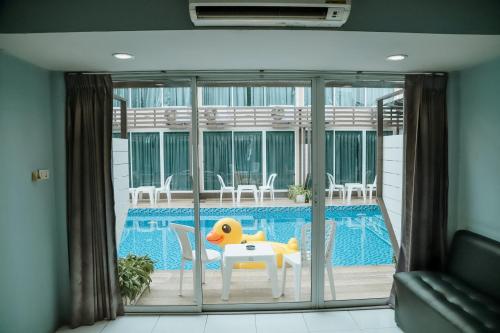 Piscina, Full Stop Pool Villa Don Mueang in Don Mueang International Airport