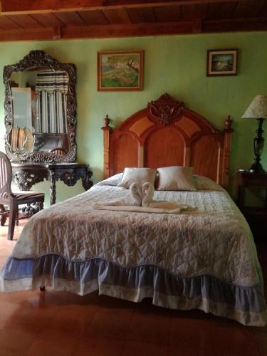 Single Room with Private Bathroom image 2