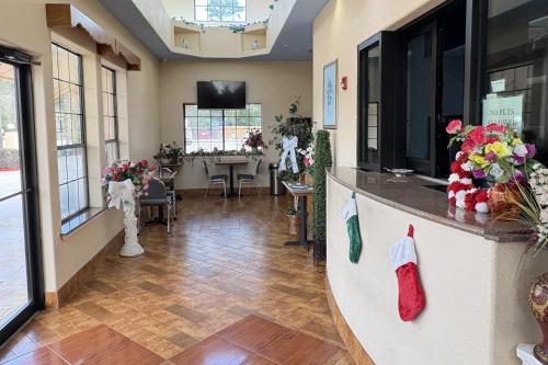 Regency Inn and Suites Humble - image 6