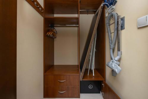 Tasteful and Spacious Two Bedroom Apartment by Noclegi Renters - image 3
