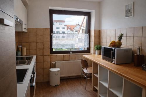 3 Floor XXL House, 7 Rooms, 2 Kitchen, 15 Minutes to Frankfurt, Washing Machine in 凱爾克海姆/陶努斯