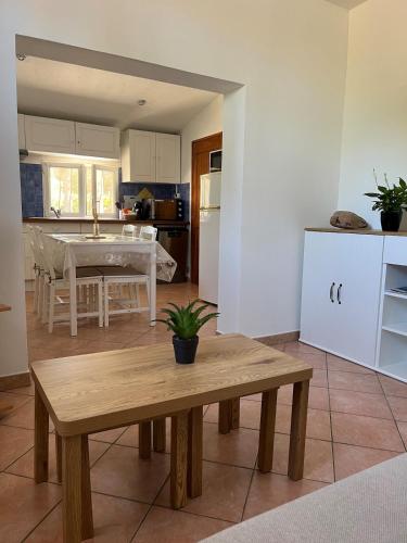 La Pinede appartement T2 acces piscine in Capitou