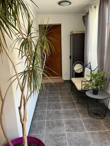 La Pinede appartement T2 acces piscine in Capitou