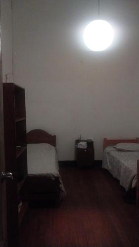 2 twin beds