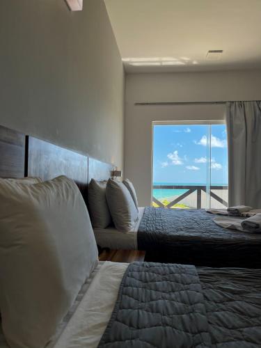 1 double bed, 2 twin beds