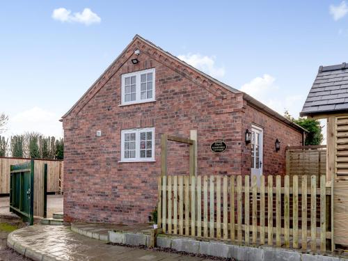 Exterior view of Kingfisher Cottage