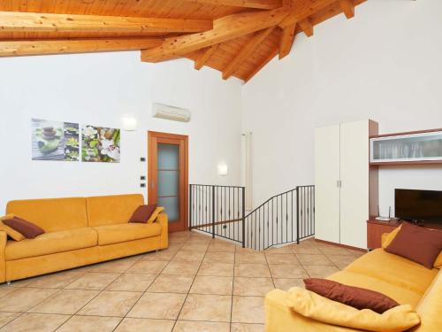 Apartment Superior-Dachgeschosszimmer mit großem Balkon BV4 by Interhome