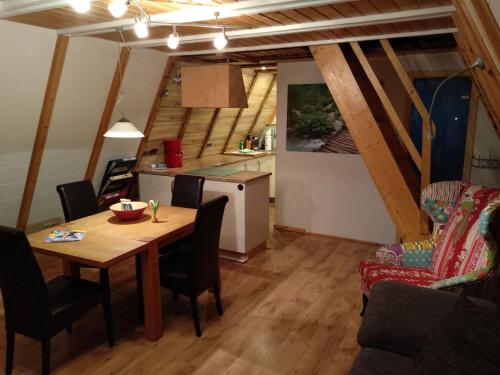 Holiday Home Nur-Dach-Ferienhaus für vier Personen by Interhome (Holiday Home Nur-Dach-Ferienhaus fur vier Personen by Interhome) in Neuhausen (Baden-Wurttemberg)