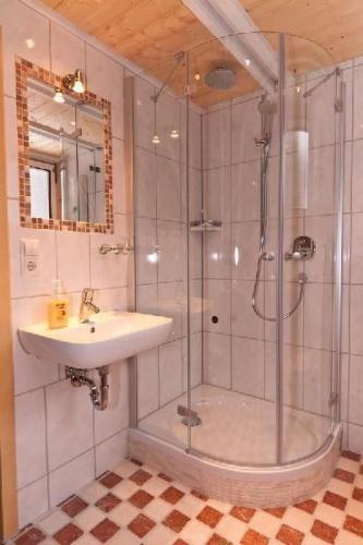 Holiday Home Nur-Dach-Ferienhaus für vier Personen by Interhome (Holiday Home Nur-Dach-Ferienhaus fur vier Personen by Interhome) in Neuhausen (Baden-Wurttemberg)