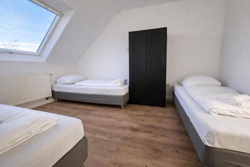 2 bedrooms, 5 beds