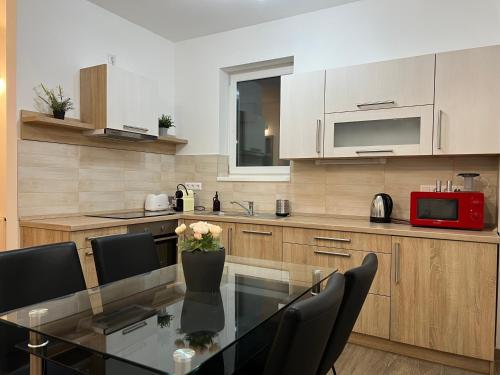 NMG APARTMAN - Megyeri ter 1A in Szigeti Kulvaros