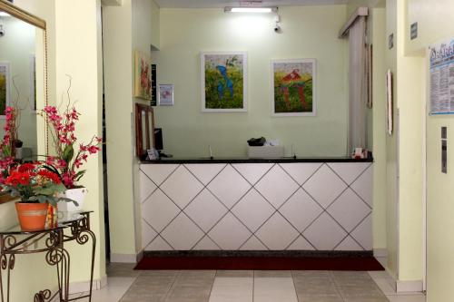 Front desk [24-hour]