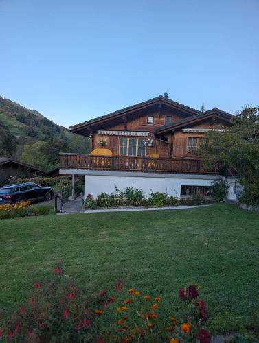 Train station 50 meters away, one stop to center Gotschna Parsenn ski lift, 20 min to Davos in Saas Im Prattigau