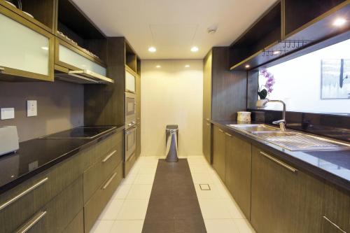 Silk Valley - Luxury 2BR in Downtown near Burj Khalifa & Dubai Mall - image 8