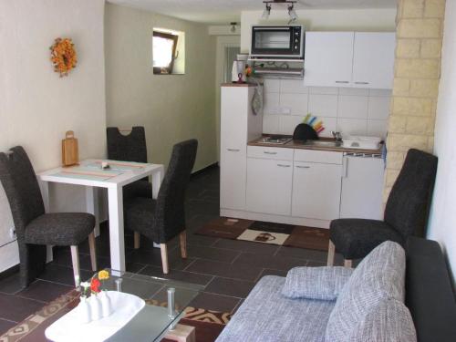 Apartment Idyllische Ferienwohnung in Sipplingen am Bodensee by Interhome in ซิพพลินเกน
