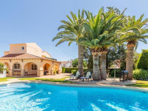Holiday Home Haus mit privatem Pool- Garten und privatem Park by Interhome