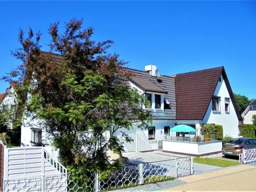 Apartment Geräumige Ferienwohnung in Zingst mit Terrasse by Interhome in Zingst, Deutschland