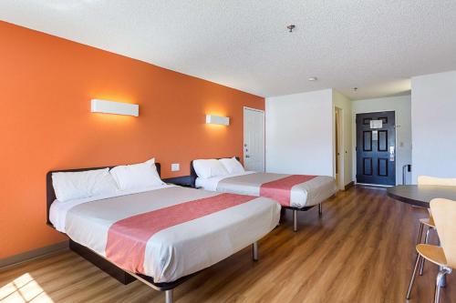 Motel 6 Williams, AZ - West - Grand Canyon Room Type - Queen Room with Two Queen Beds - Non-Smoking