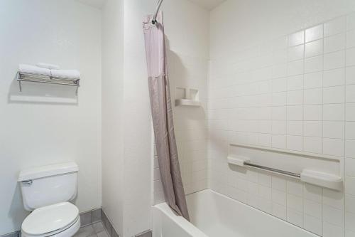 Motel 6 Williams, AZ - West - Grand Canyon Room Type - Queen Room - Non-Smoking