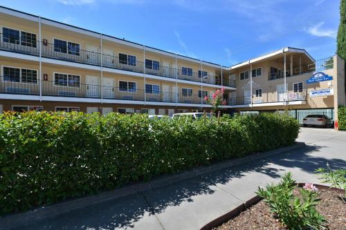 Americas Best Value Inn - Downtown/Convention Center - image 3