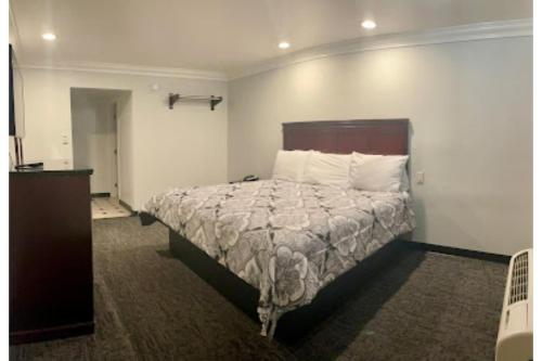 Americas Best Value Inn - Downtown/Convention Center - image 7