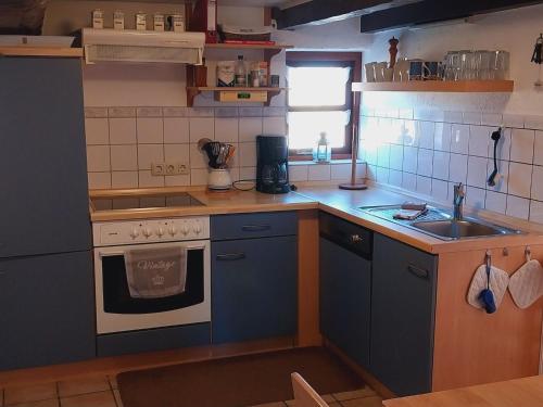Holiday Home Reetdachhaus Petra by Interhome in Kronprinzenkoog