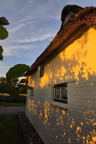 Holiday Home Reetdachhaus Petra by Interhome in Kronprinzenkoog