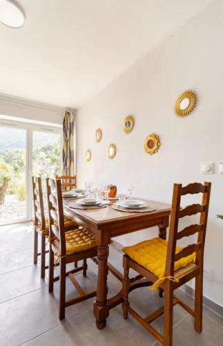Cosy appartement RDC-terrasse et parking prive in Chatillon-en-Michaille