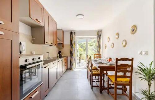 Cosy appartement RDC-terrasse et parking prive in Chatillon-en-Michaille